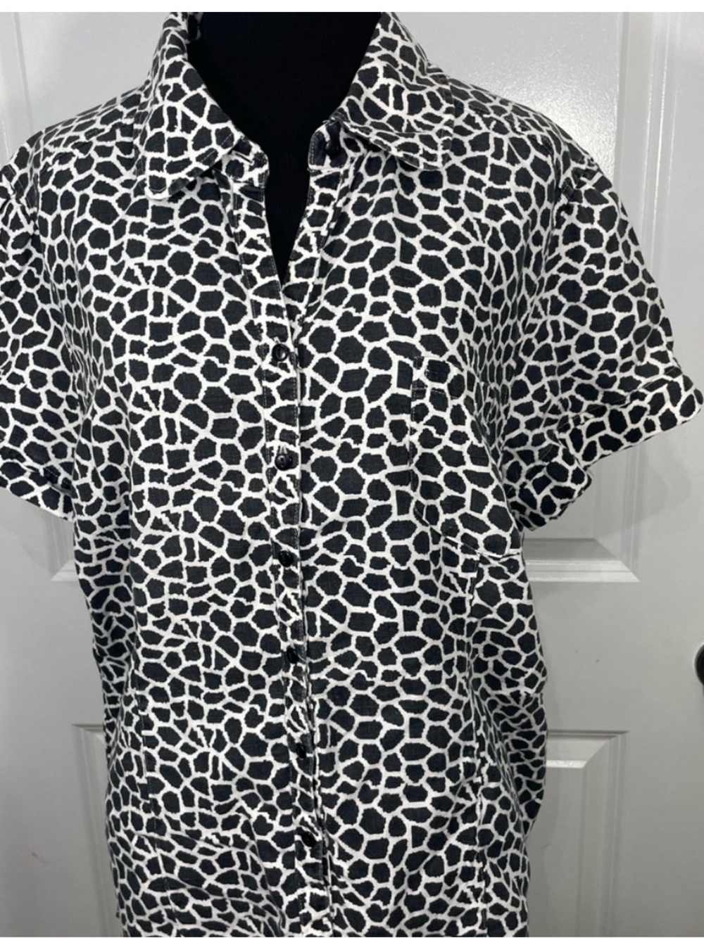 Black & White Patterned Short-Sleeve Womens Blouse Shirt size XL CB-40